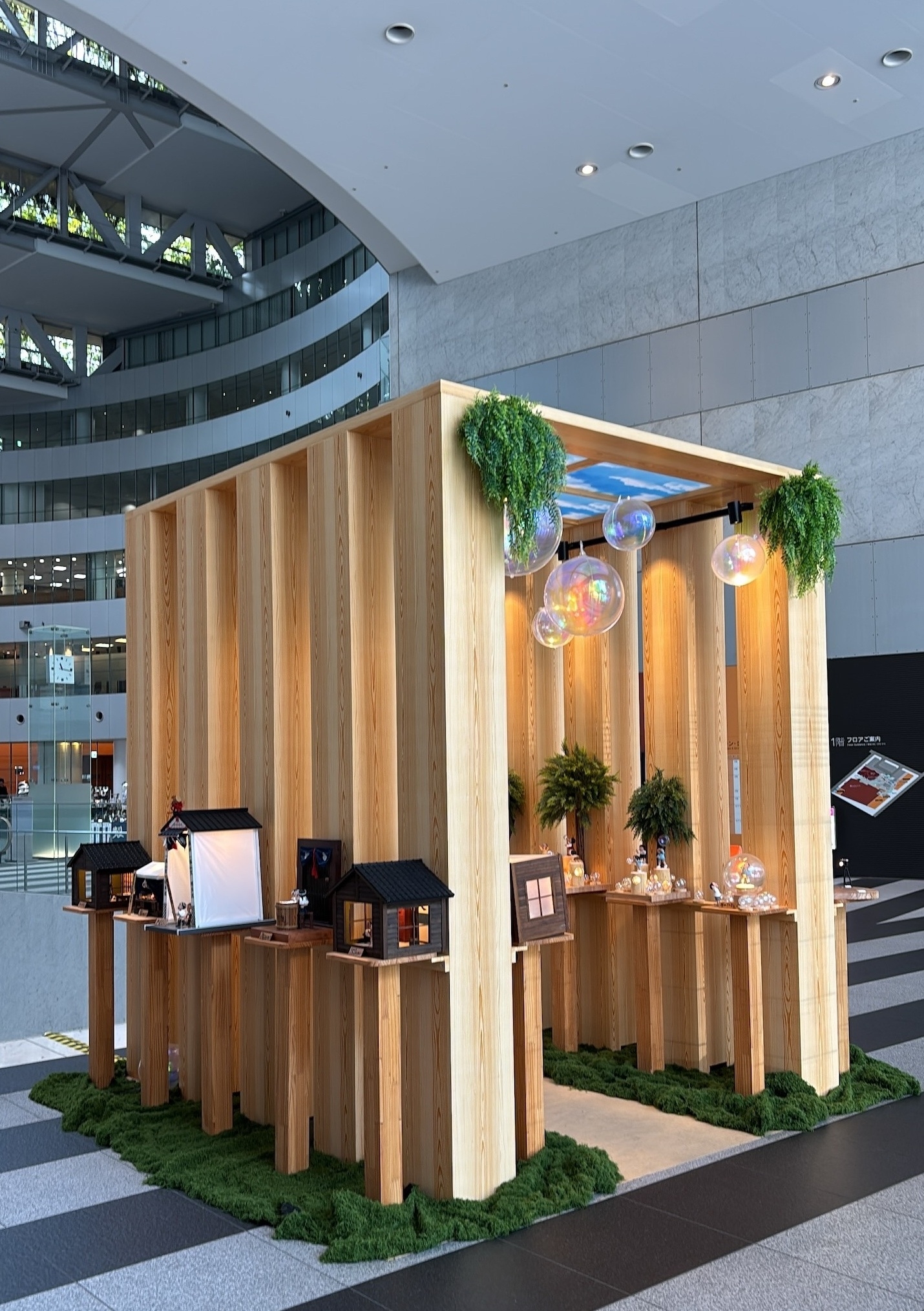 1F北口玄関に「夏の館内装飾(あかり絵)」展示中です!!